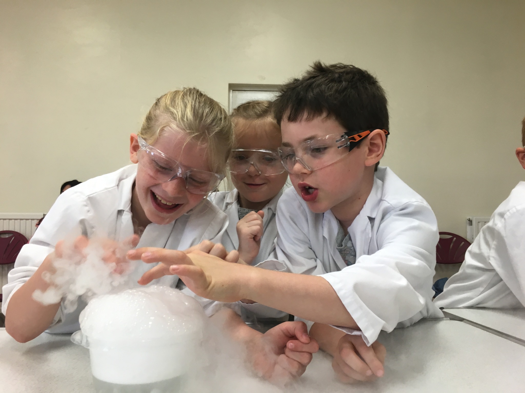 Lab Rascal's Fog, Smoke and Colourful Potions - Flemingate Shopping Centre